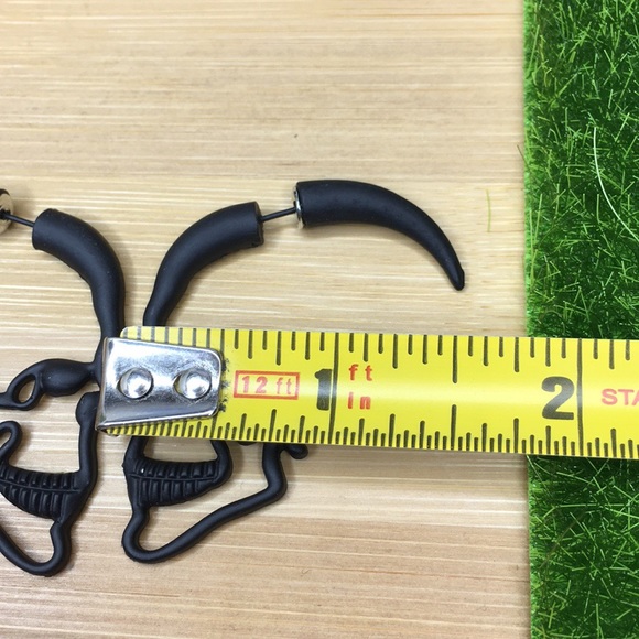 Black Silhouette Skull Earrings - Picture 7 of 8